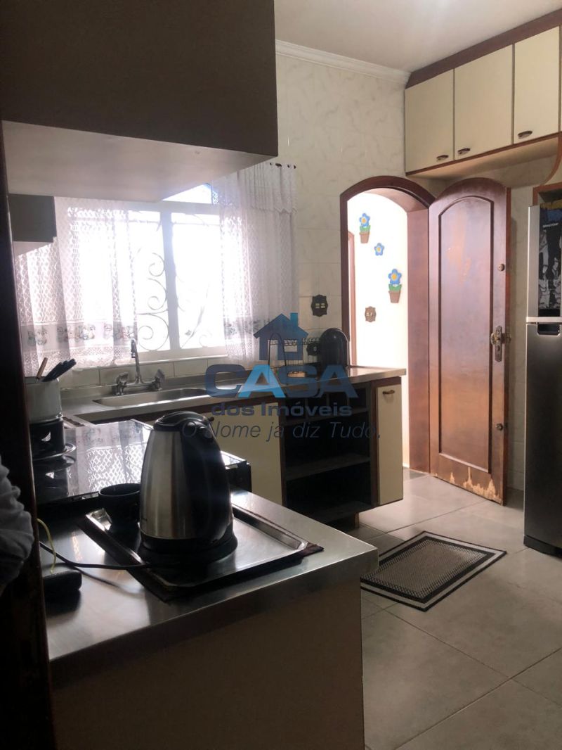 Residência estilo Colonial para vender.