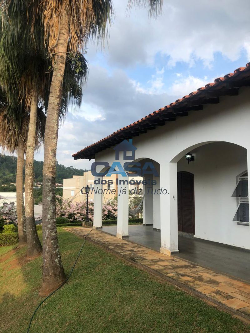 Residência estilo Colonial para vender.