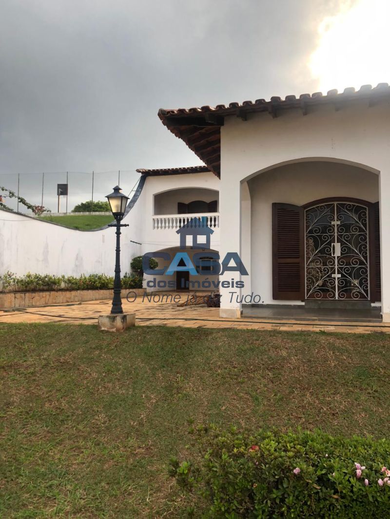 Residência estilo Colonial para vender.