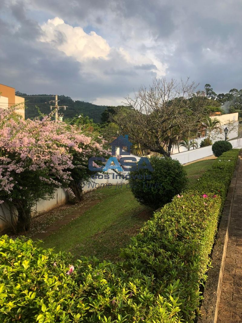 Residência estilo Colonial para vender.