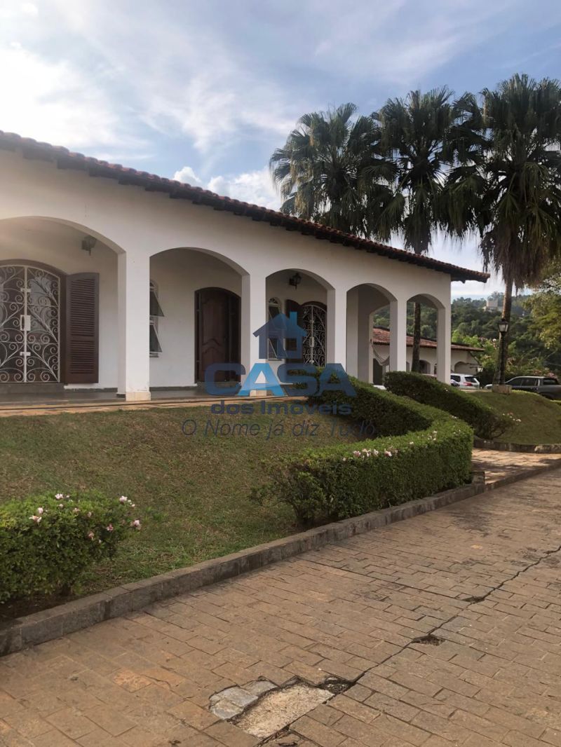 Residência estilo Colonial para vender.