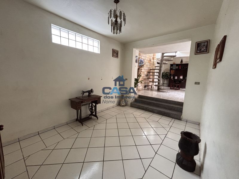 Ótima Casa com 3 dormitórios!