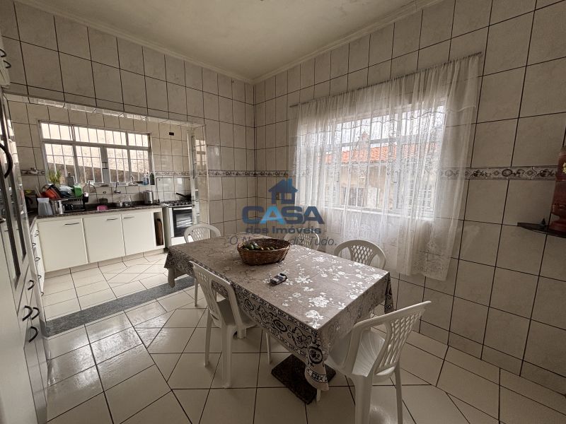 Ótima Casa com 3 dormitórios!