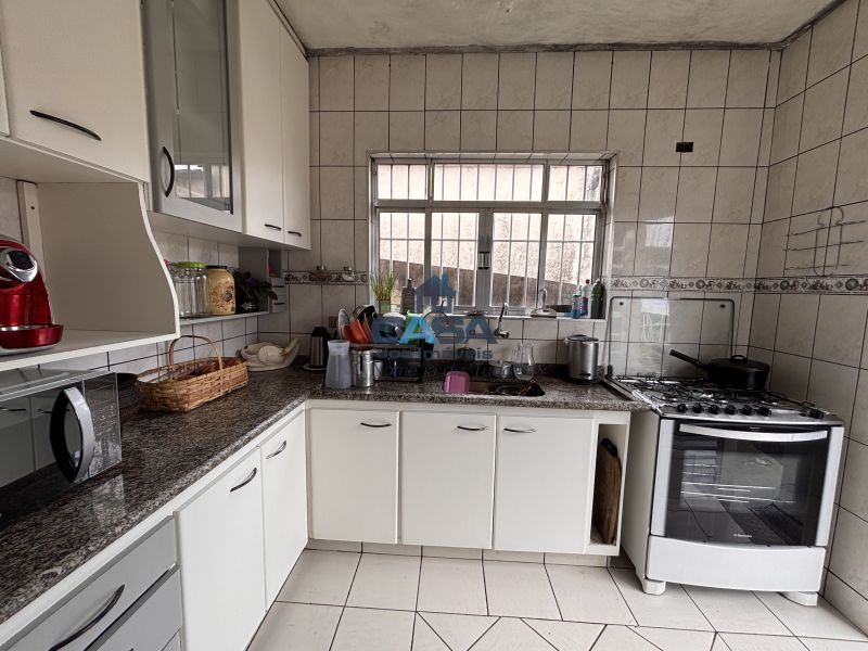 Ótima Casa com 3 dormitórios!