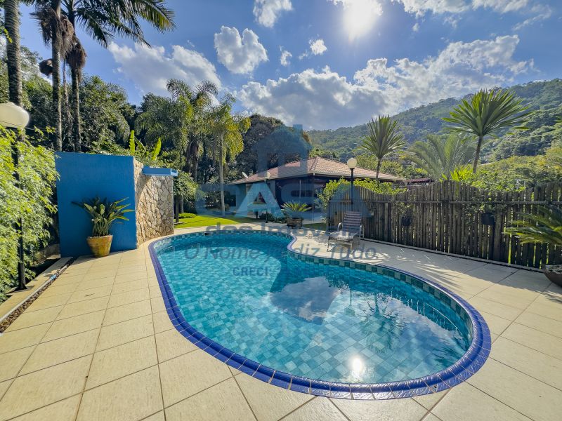 Maravilhosa chacrinha com piscina!