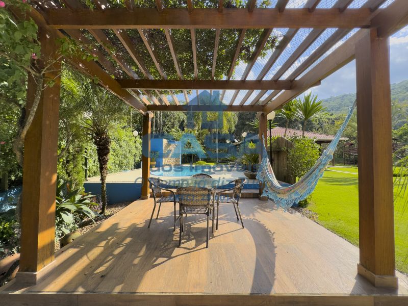 Maravilhosa chacrinha com piscina!