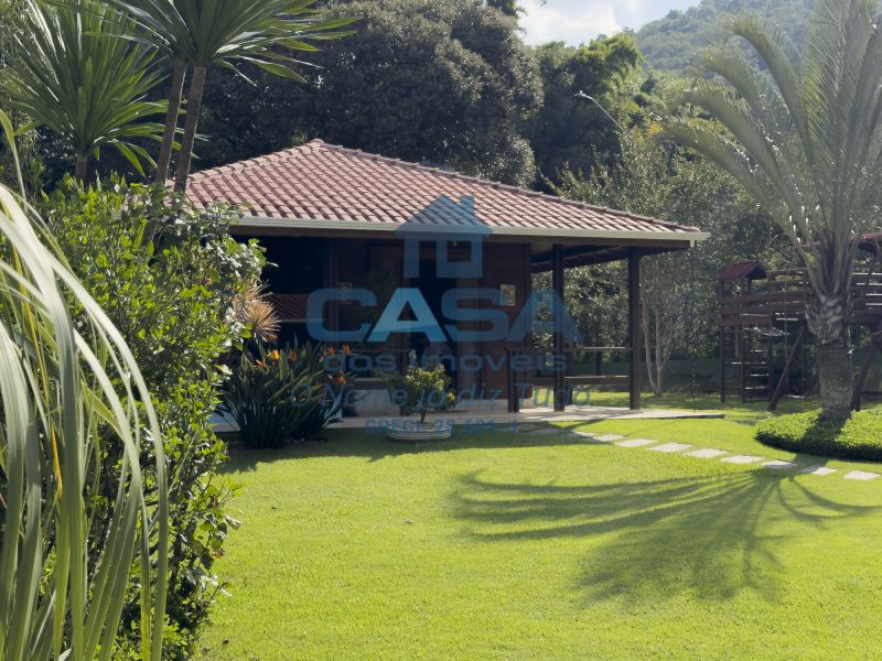 Maravilhosa chacrinha com piscina!