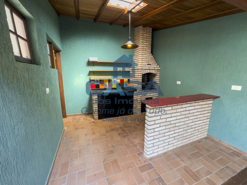 Linda Casa em Condomínio com Área Gourmet e Vista para Montanha