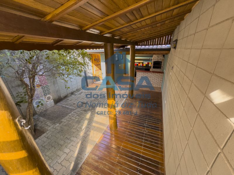 Linda Casa em Condomínio com Área Gourmet e Vista para Montanha
