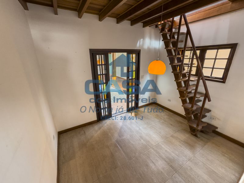 Linda Casa em Condomínio com Área Gourmet e Vista para Montanha