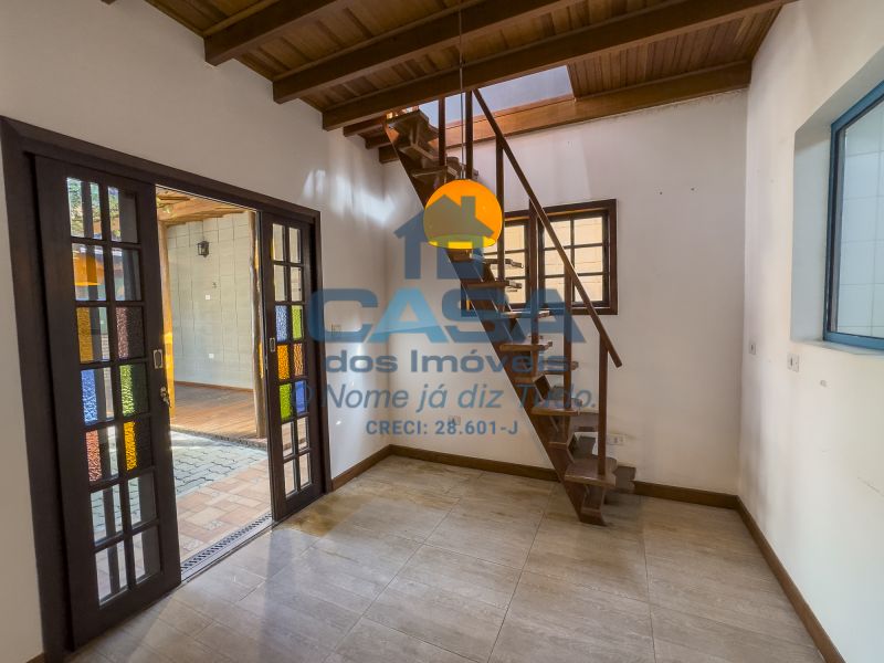 Linda Casa em Condomínio com Área Gourmet e Vista para Montanha