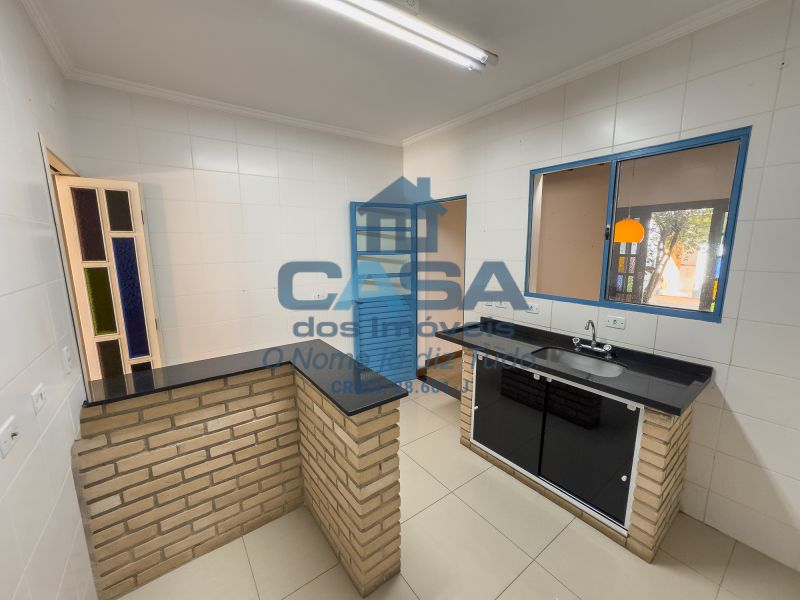 Linda Casa em Condomínio com Área Gourmet e Vista para Montanha