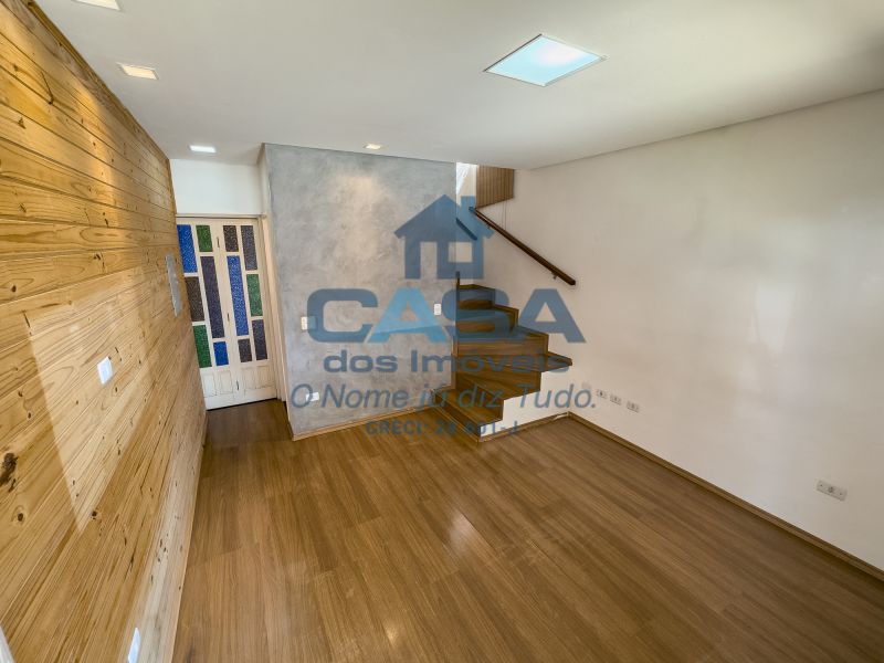 Linda Casa em Condomínio com Área Gourmet e Vista para Montanha