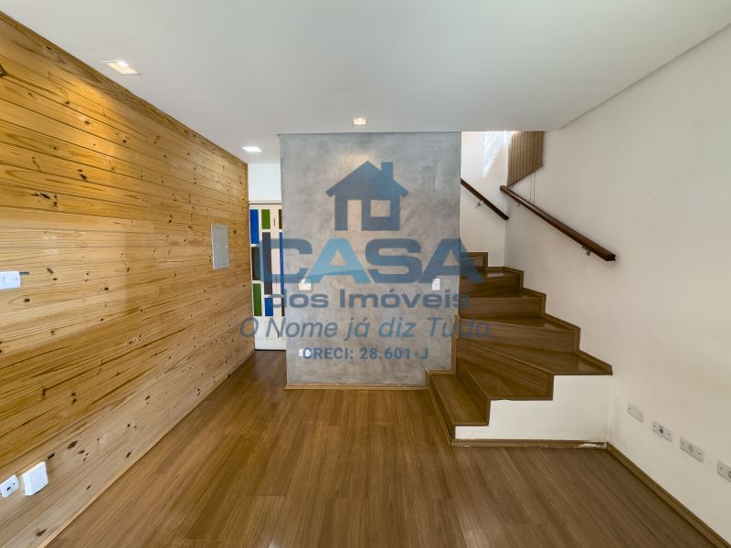 Linda Casa em Condomínio com Área Gourmet e Vista para Montanha