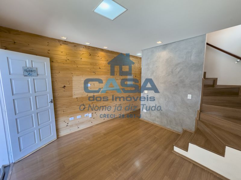 Linda Casa em Condomínio com Área Gourmet e Vista para Montanha