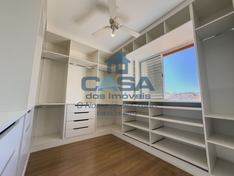 Linda Casa em Condomínio com Área Gourmet e Vista para Montanha