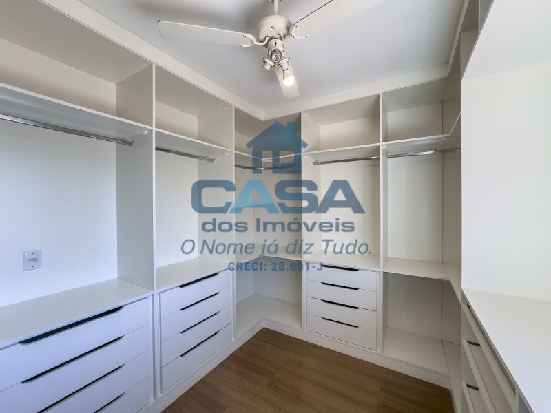 Linda Casa em Condomínio com Área Gourmet e Vista para Montanha