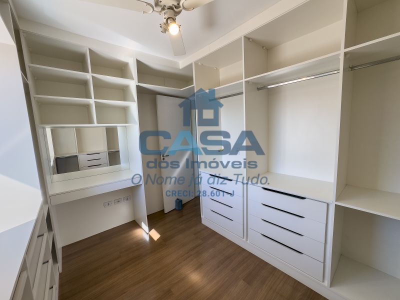 Linda Casa em Condomínio com Área Gourmet e Vista para Montanha
