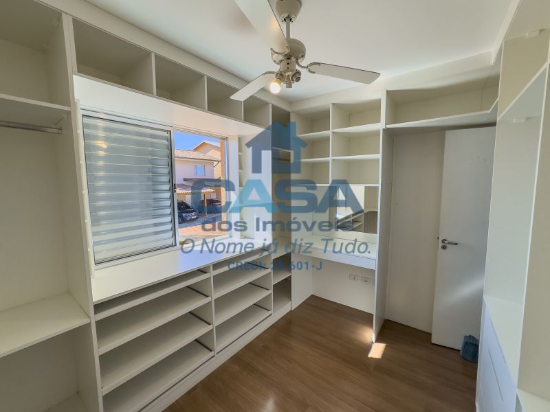 Linda Casa em Condomínio com Área Gourmet e Vista para Montanha