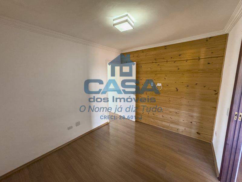 Linda Casa em Condomínio com Área Gourmet e Vista para Montanha
