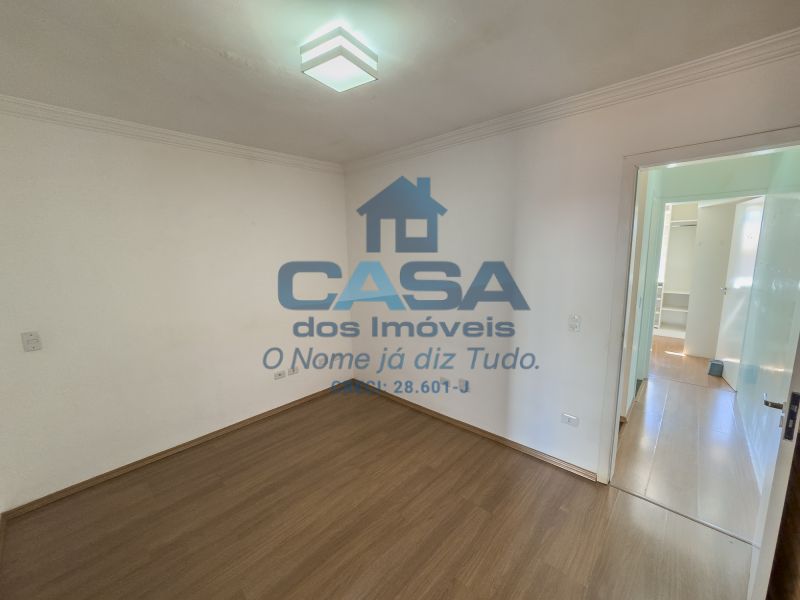 Linda Casa em Condomínio com Área Gourmet e Vista para Montanha