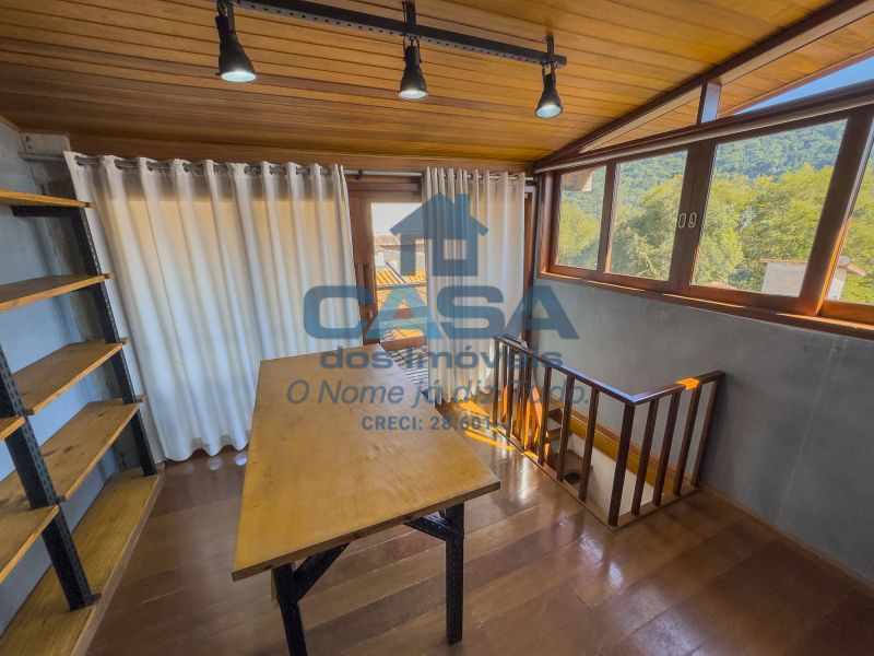 Linda Casa em Condomínio com Área Gourmet e Vista para Montanha