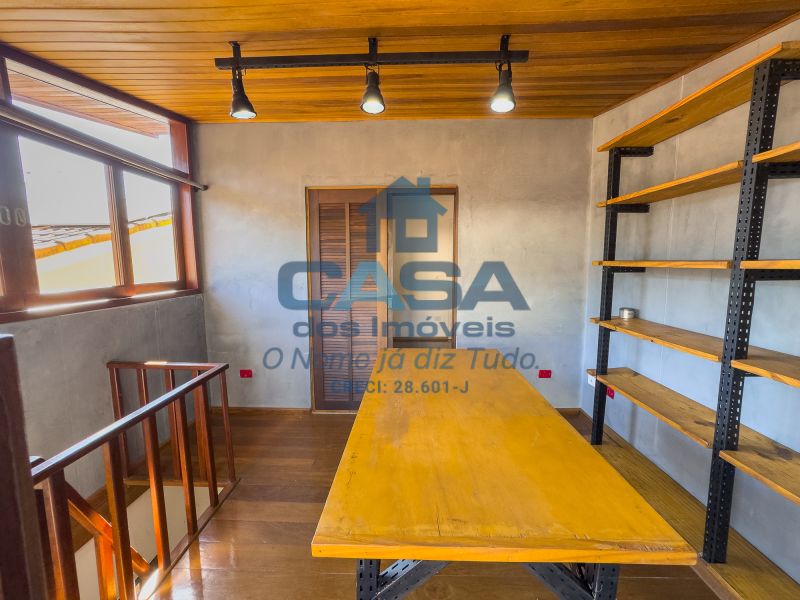 Linda Casa em Condomínio com Área Gourmet e Vista para Montanha