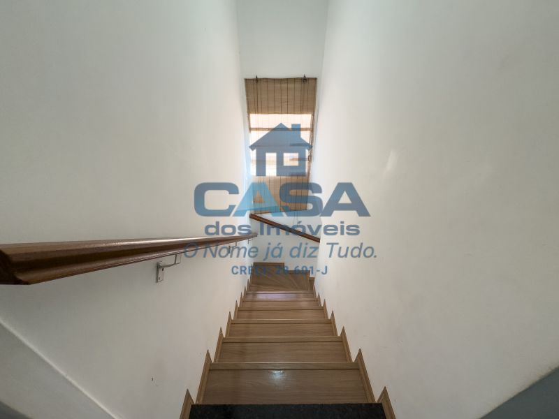 Linda Casa em Condomínio com Área Gourmet e Vista para Montanha
