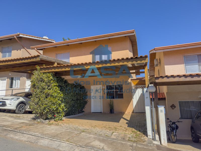 Linda Casa em Condomínio com Área Gourmet e Vista para Montanha
