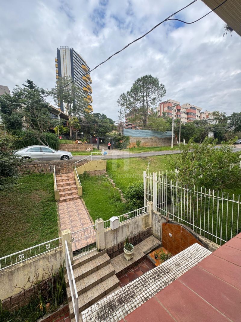 CASA 3 quartos  no bairro MENINO DEUS em PORTO ALEGRE