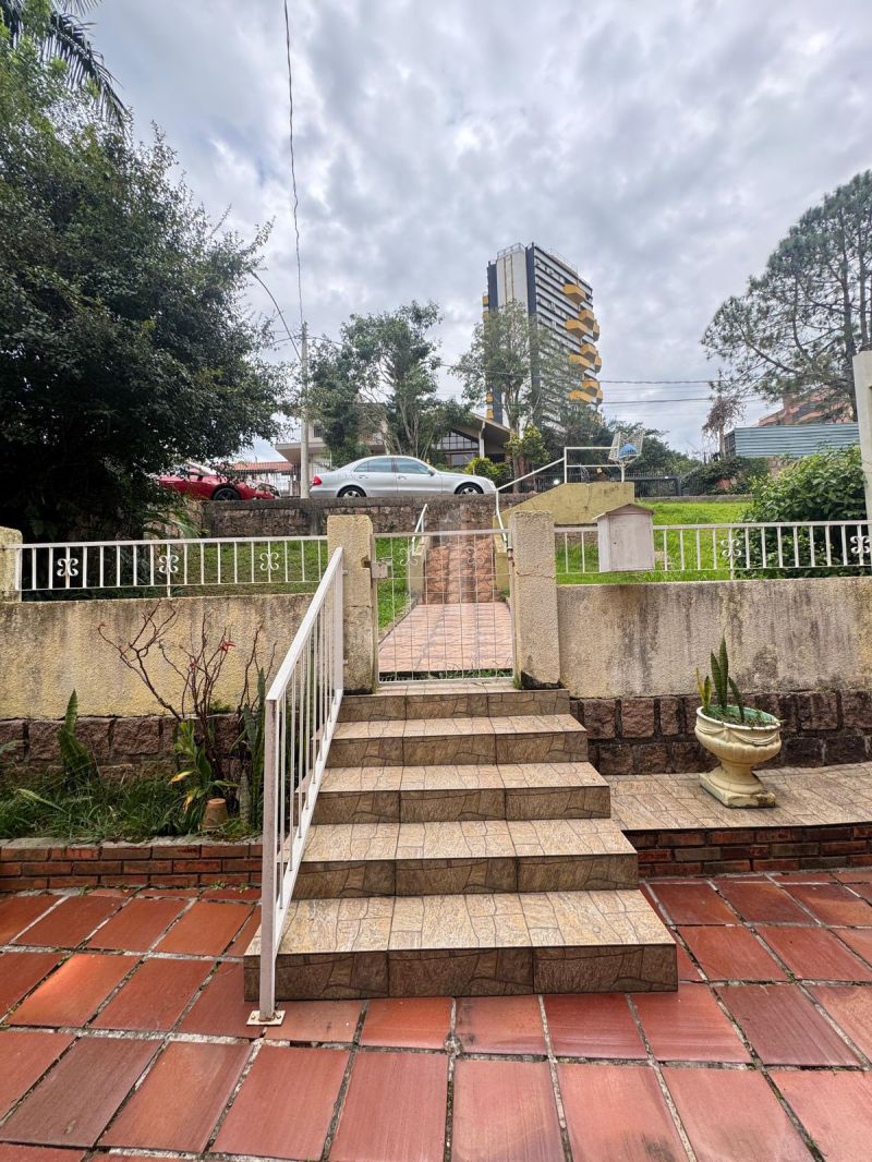 CASA 3 quartos  no bairro MENINO DEUS em PORTO ALEGRE