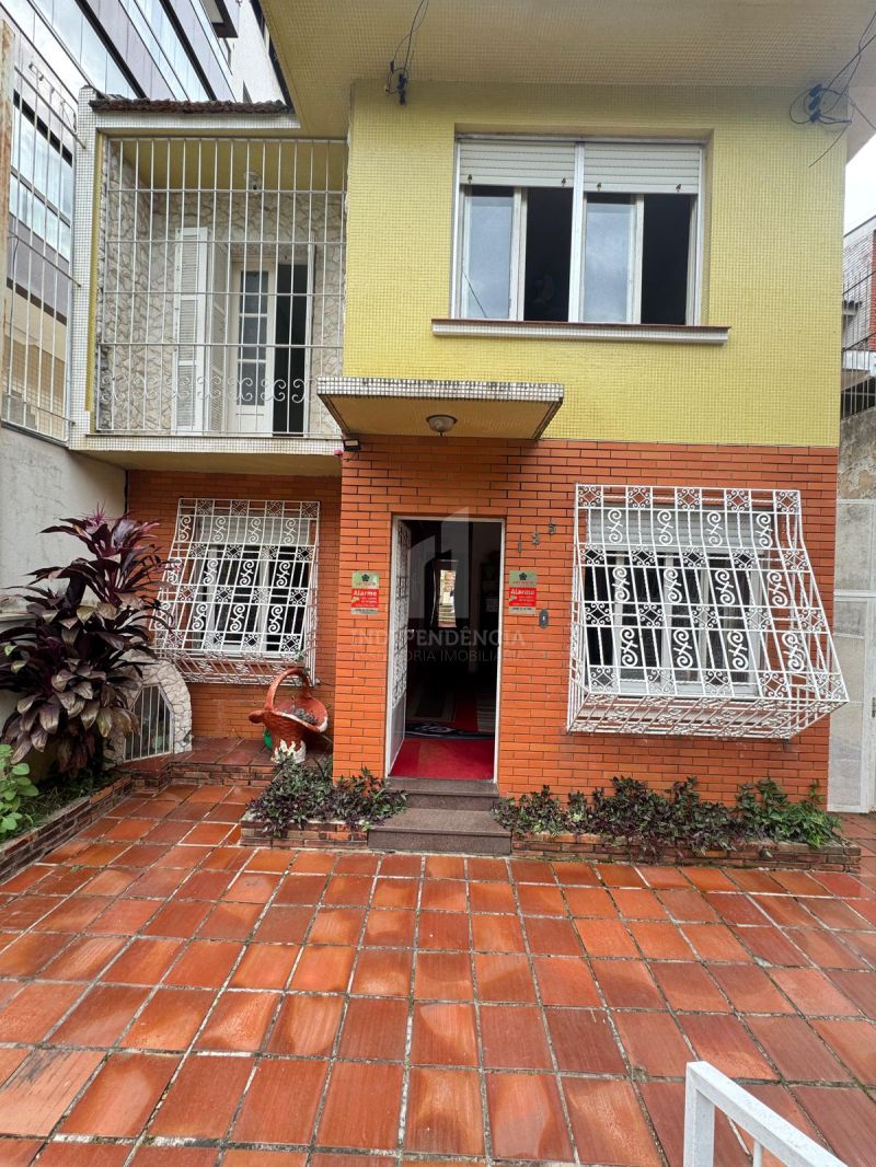 CASA 3 quartos  no bairro MENINO DEUS em PORTO ALEGRE