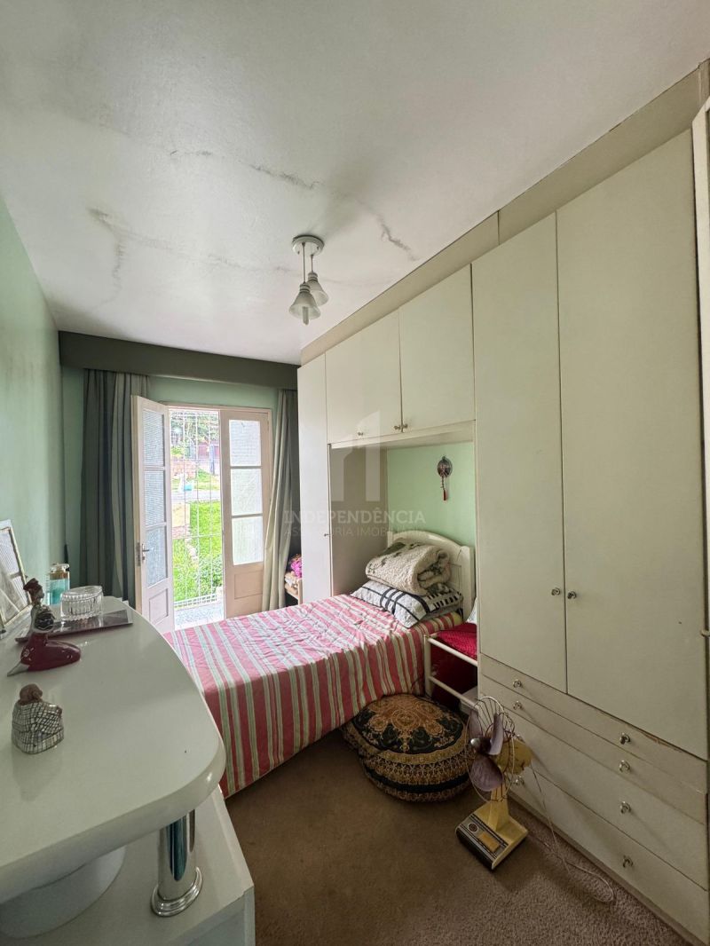 CASA 3 quartos  no bairro MENINO DEUS em PORTO ALEGRE