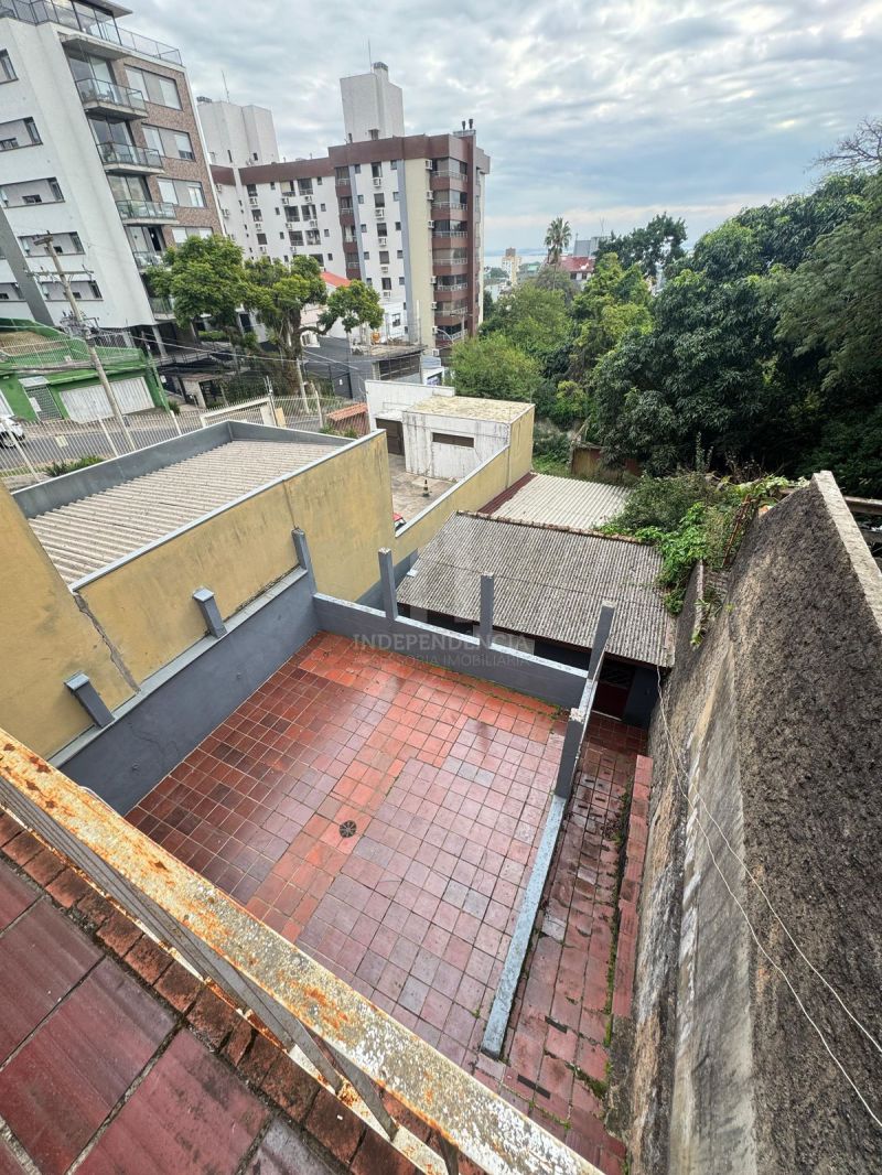 CASA 3 quartos  no bairro MENINO DEUS em PORTO ALEGRE