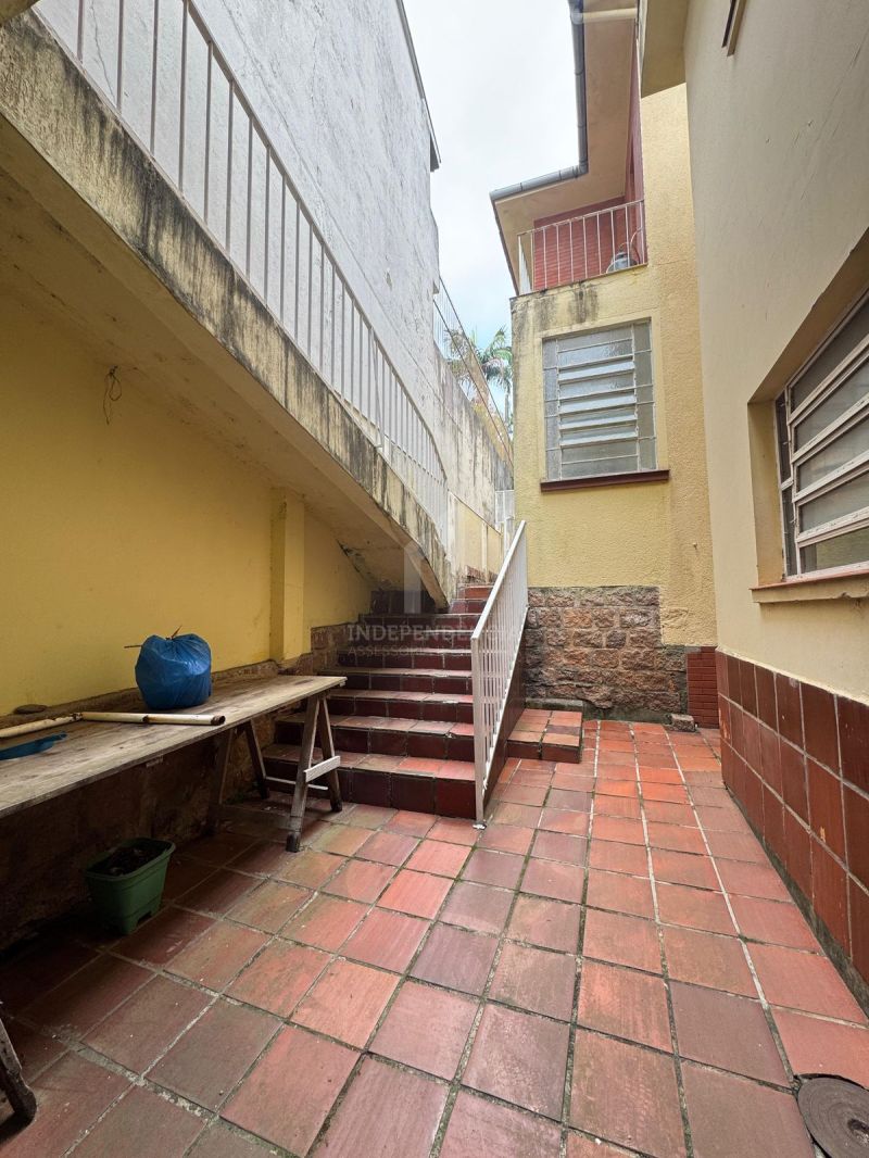 CASA 3 quartos  no bairro MENINO DEUS em PORTO ALEGRE