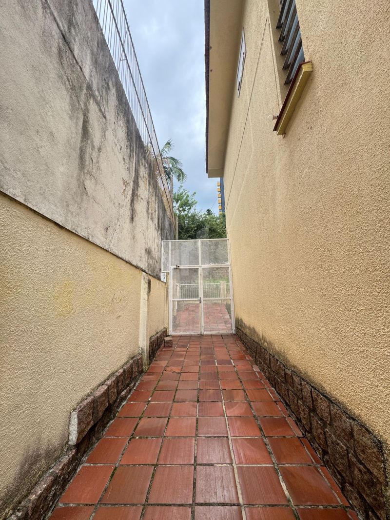 CASA 3 quartos  no bairro MENINO DEUS em PORTO ALEGRE