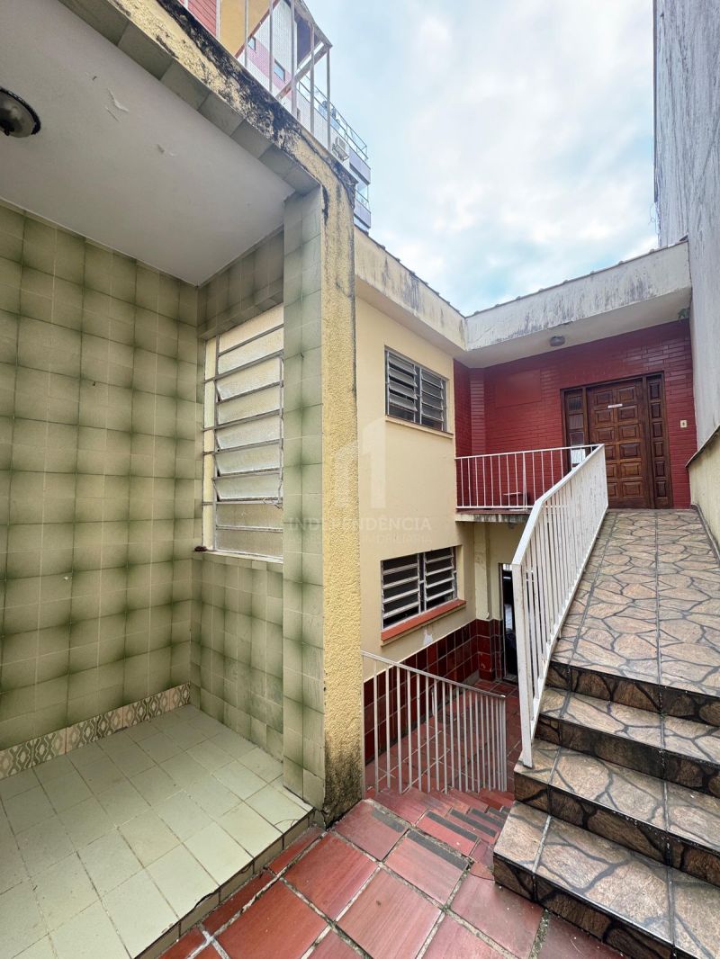 CASA 3 quartos  no bairro MENINO DEUS em PORTO ALEGRE