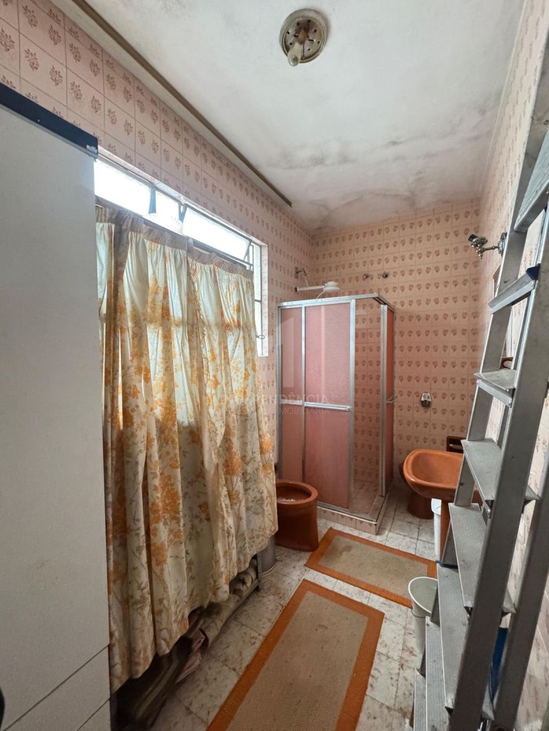 CASA 3 quartos  no bairro MENINO DEUS em PORTO ALEGRE