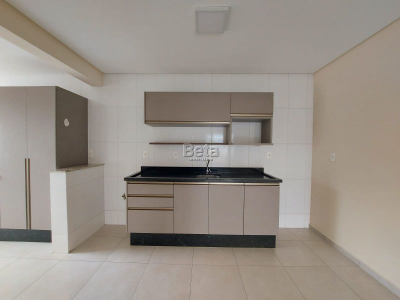 Apto para alugar no bairro VILA LALAU