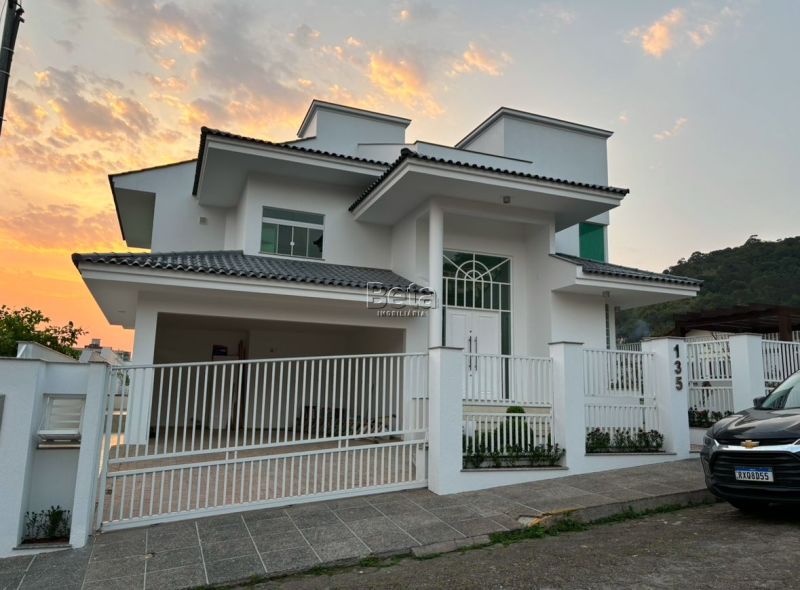 Casa para alugar no bairro CZERNIEWICZ