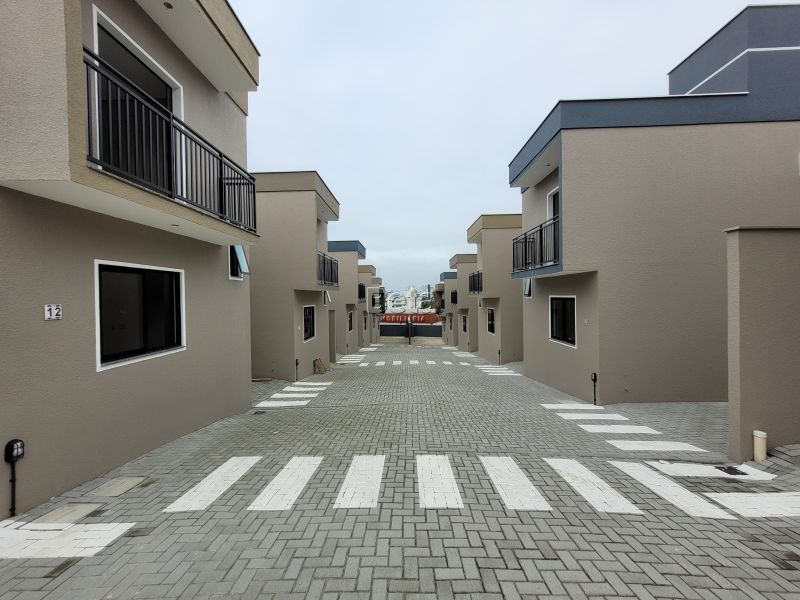 Casa para alugar no bairro VILA LENZI