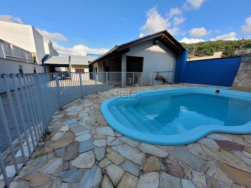 Casa 3 quartos  no bairro Barra Do Rio Cerro em Jaragua Do Sul