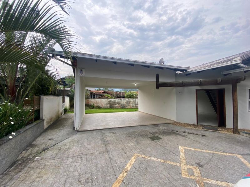 Casa 5 quartos  no bairro Jaragua 84 em Jaragua Do Sul