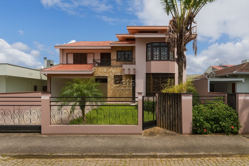 Casa 3 quartos  no bairro Czerniewicz em Jaragua Do Sul