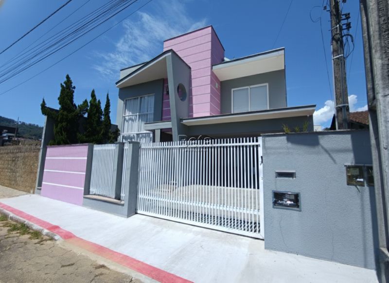 Casa 3 quartos  no bairro Barra Do Rio Cerro em Jaragua Do Sul