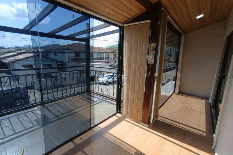 Apto 2 quartos  no bairro Centro em Guaramirim