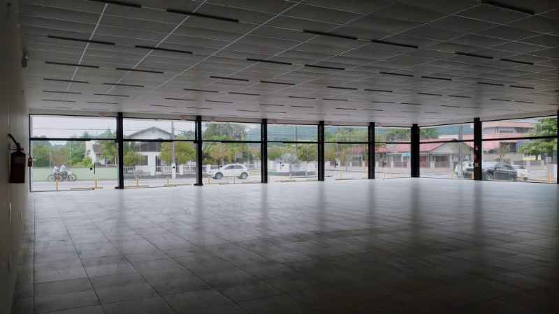 Sala para alugar  com  700 m²  no bairro CENTRO em SCHROEDER/SC