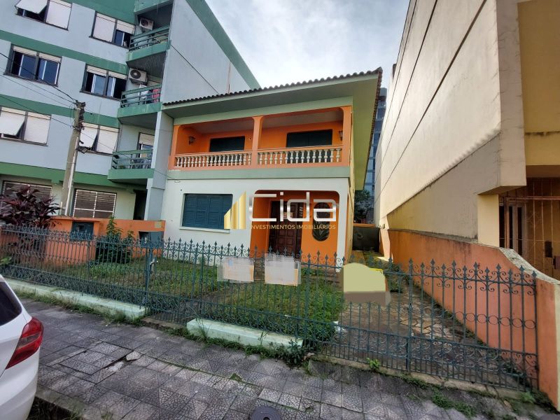 CASA 4D no bairro Nossa Senhora De Fátima em Santa Maria