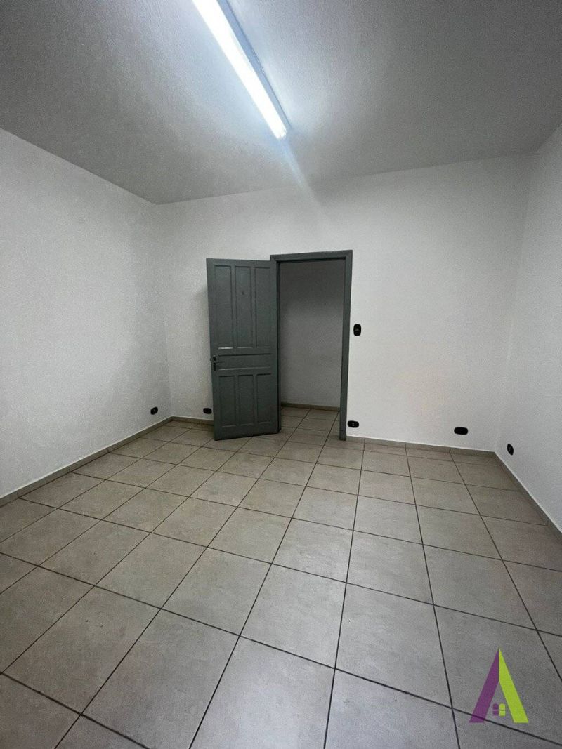 Sala Comercial na Praça da Matriz em São Roque!