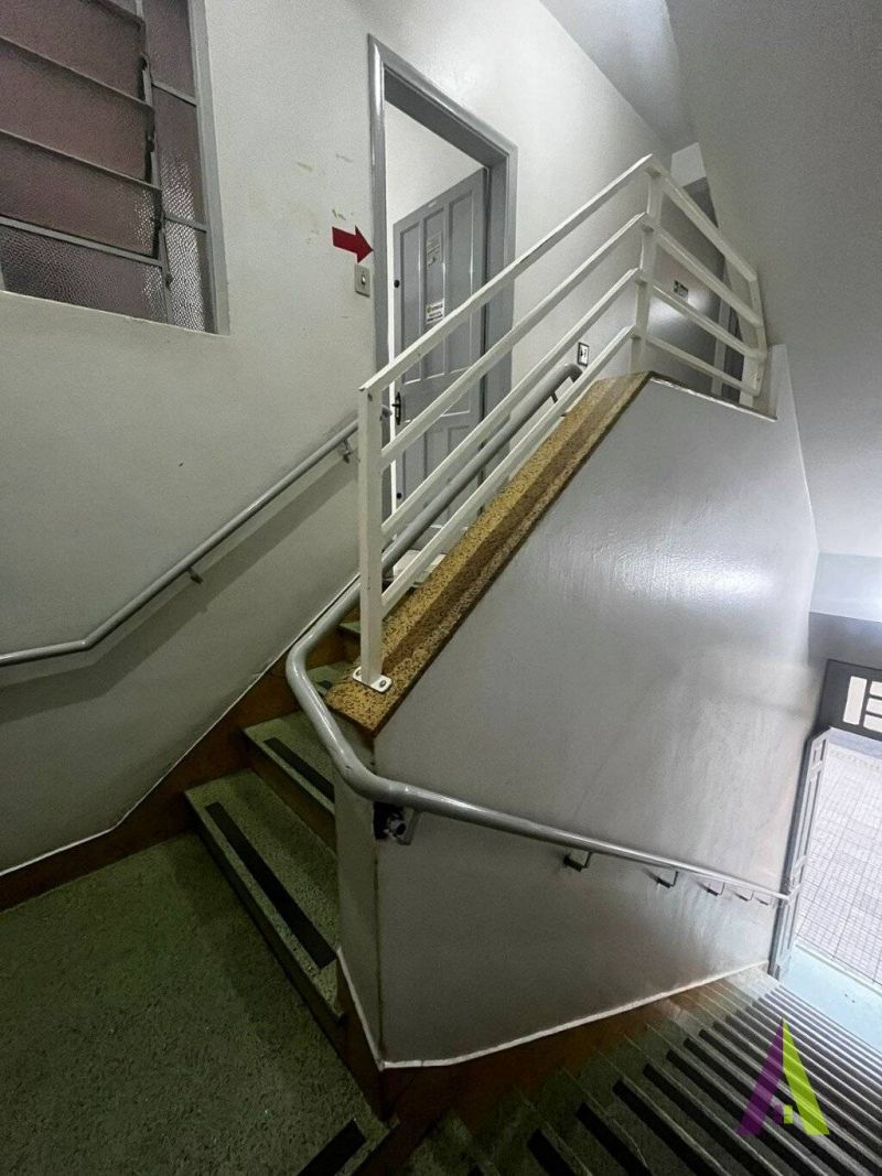 Sala Comercial na Praça da Matriz em São Roque!